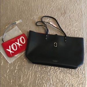 NWT Victoria secret tote 👜 and wristlet pouch 👝